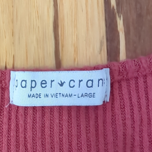 Paper Crane V-Neck Ribbed Ruched Top - Picture 2 of 7